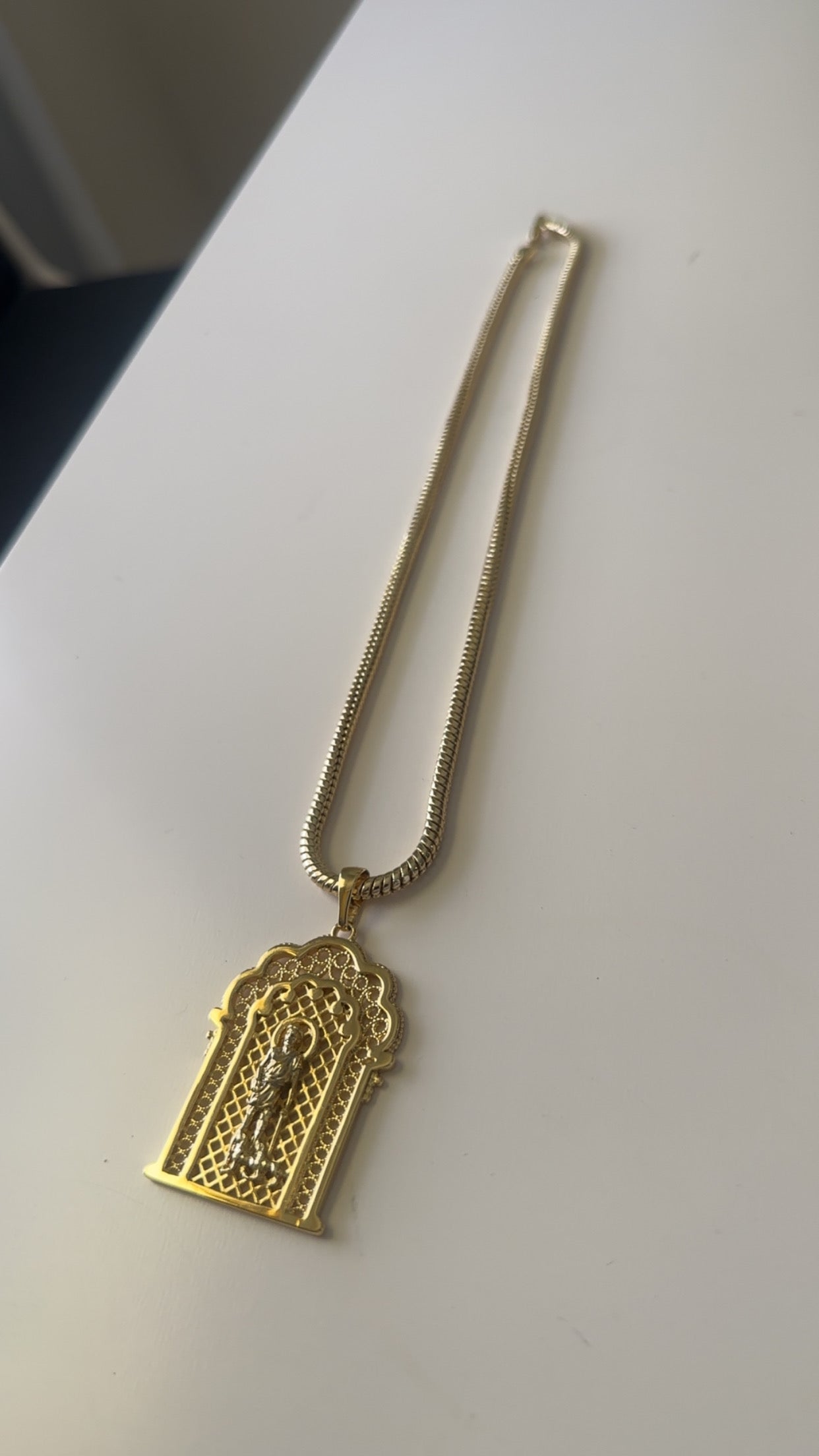 14k gold chain with pendant size 20”