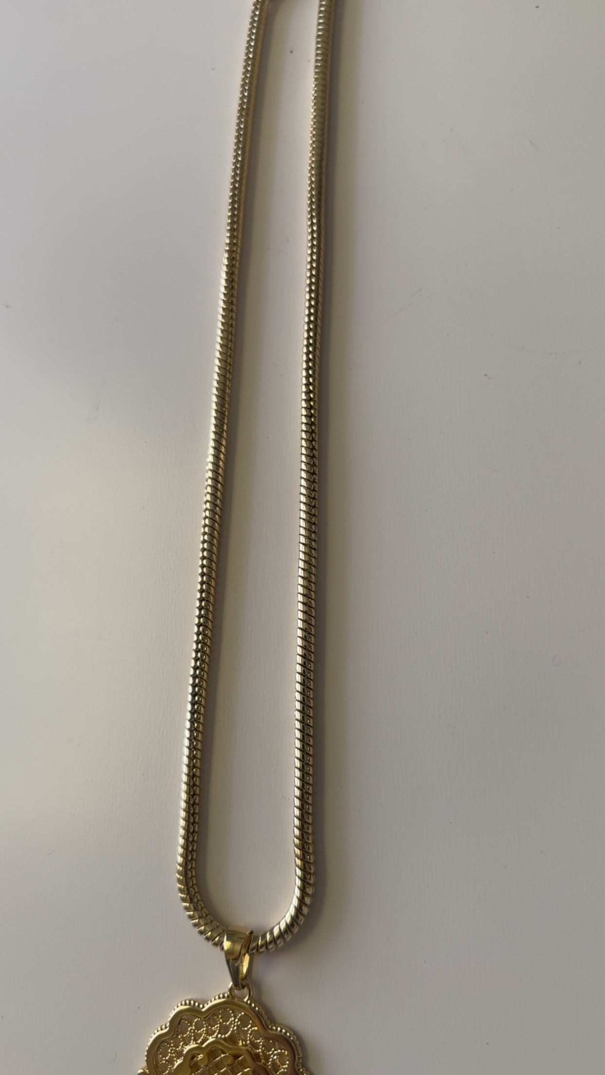 14k gold chain with pendant size 20”